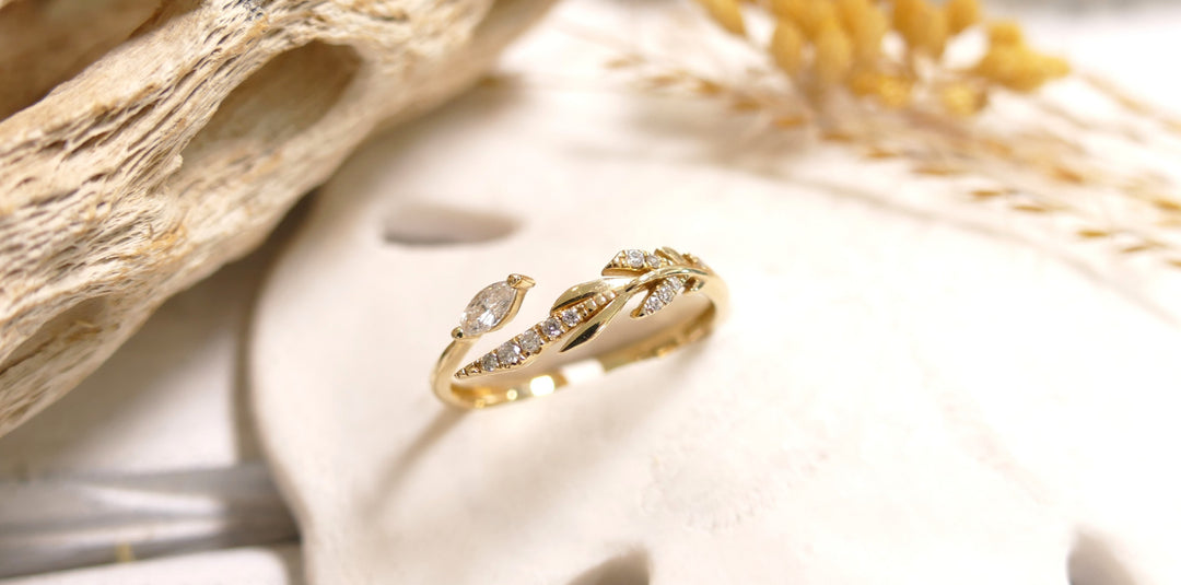 14K Yellow Gold Split Band/Leaf 0.15ct Natural Diamond Marquise Ring (Size 6)