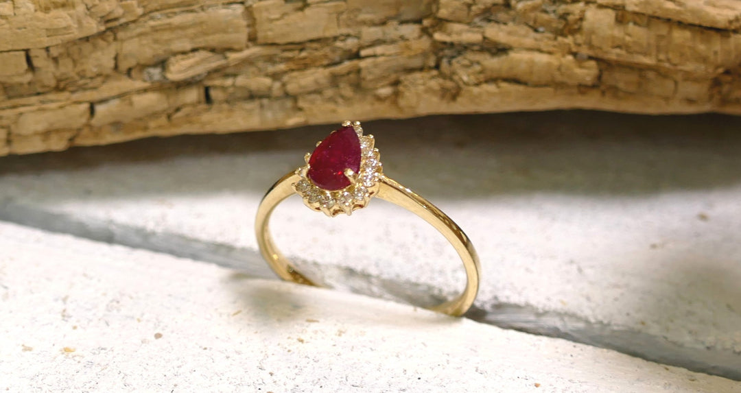 14k Yellow Gold Ruby Pear Ring (Size 6.5)