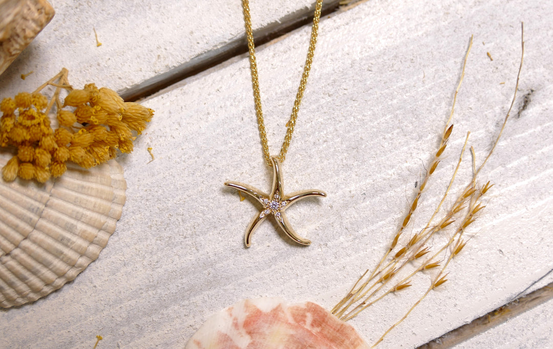 14k - Yellow Gold Natural Diamond Starfish Pendant