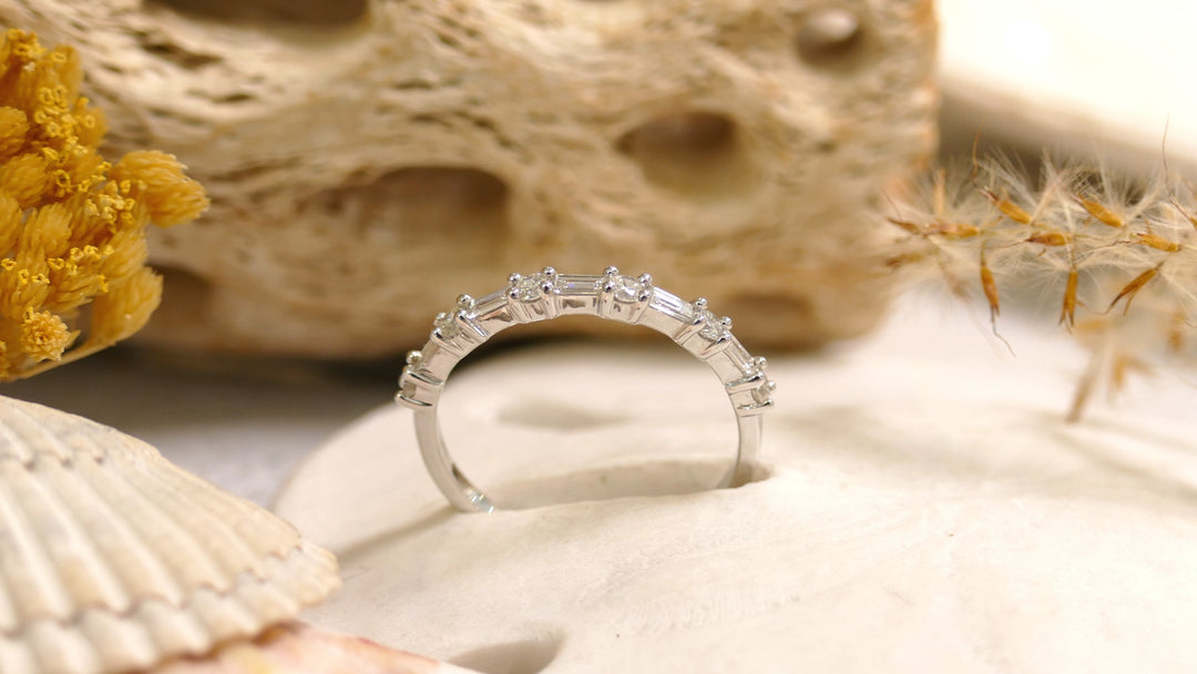 14K White Gold 0.43 Natural Diamond Ring (Size 6.5)