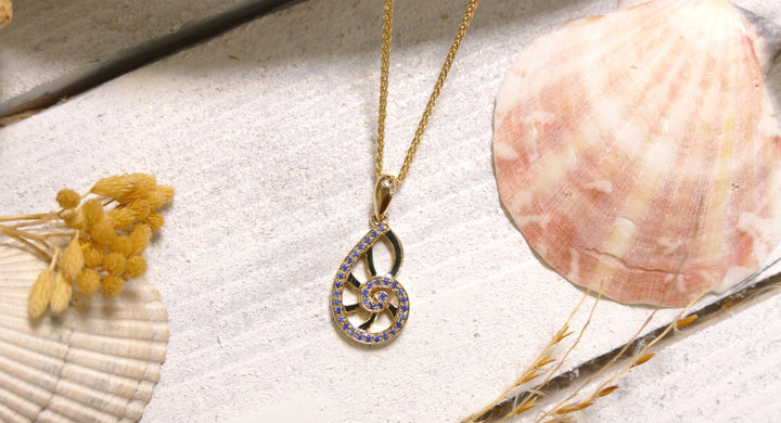 14k - Yellow Gold Nautilus Shell Sapphire Pendant