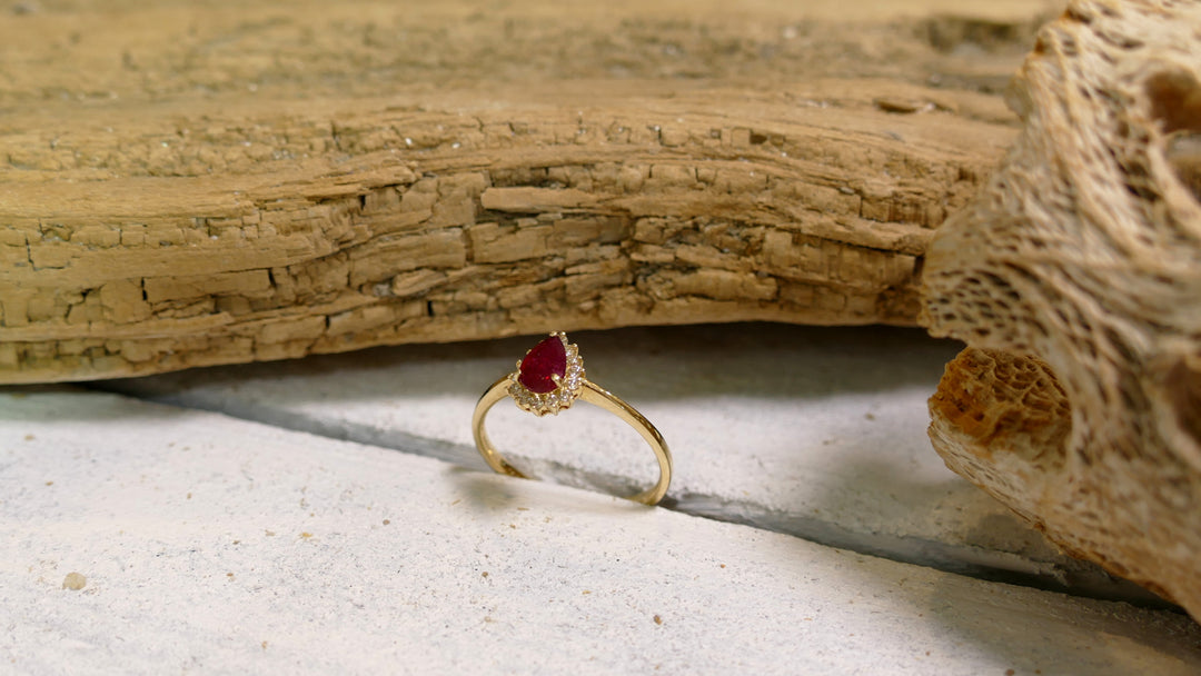 14k Yellow Gold Ruby Pear Ring (Size 6.5)