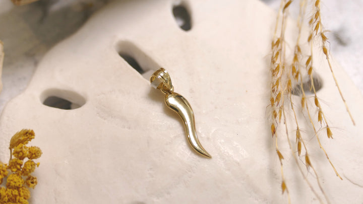 14k - Yellow Gold Flat Italian Horn Dangle Pendant