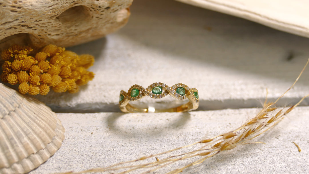 14k Yellow Gold Emerald Band Twist - Diamond 0.15ct Ring