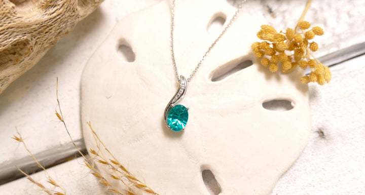 14k White Gold 0.04ct Paraiba Tourmaline Oval Necklace