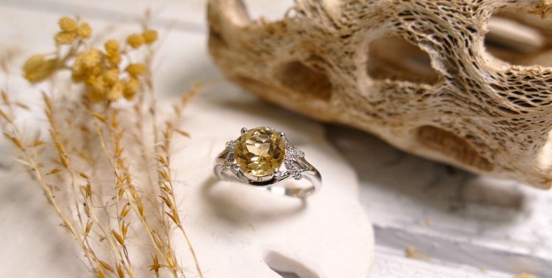 14k White Gold Citrine Round Diamond Ring (Size 6)