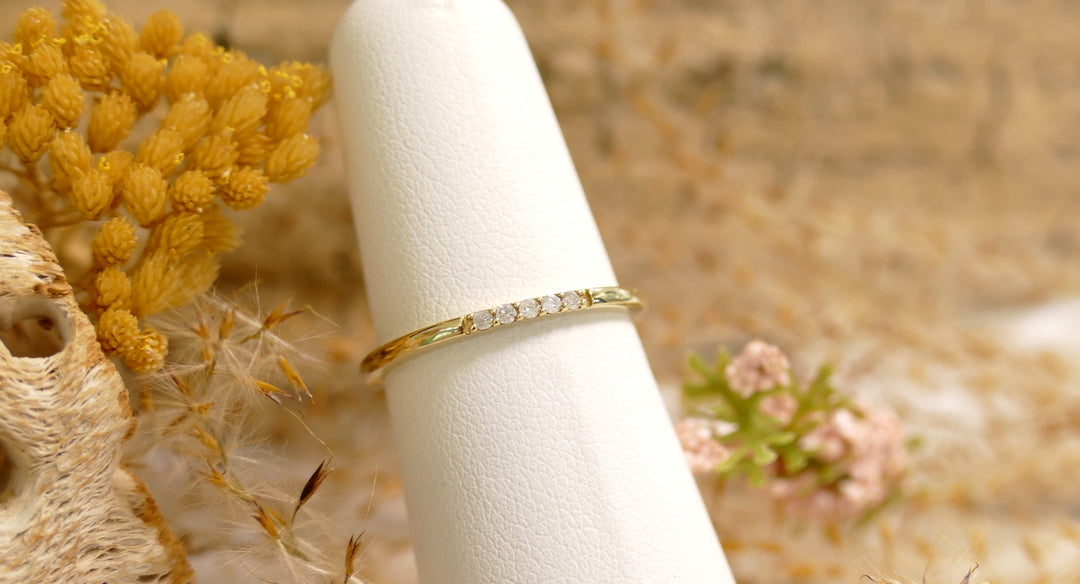 14k Yellow Gold 0.10ct Diamond Band Ring (Size 7)