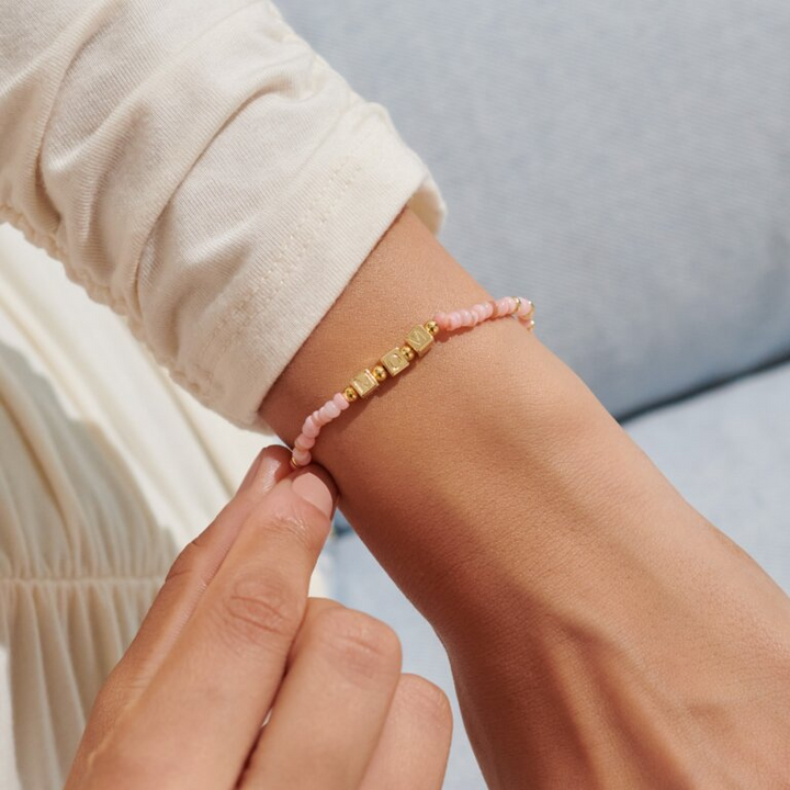 A Little & Co - Brass - Gold - Pink Shells - Mom - Heart Stretch Bracelet 6 7/8"