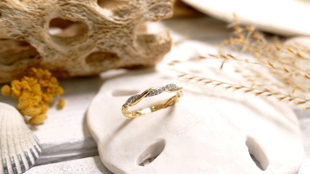 14k Yellow Gold 1/10ctw Twist Diamond Wave Ring
