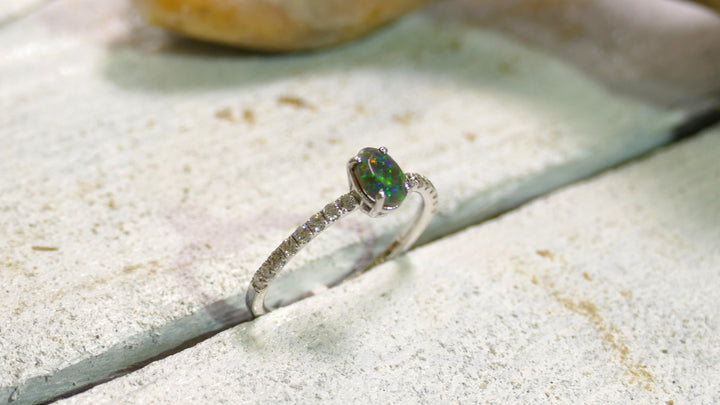 14k White Gold Green Opal & Diamonds Ring (Size 6 1/4)