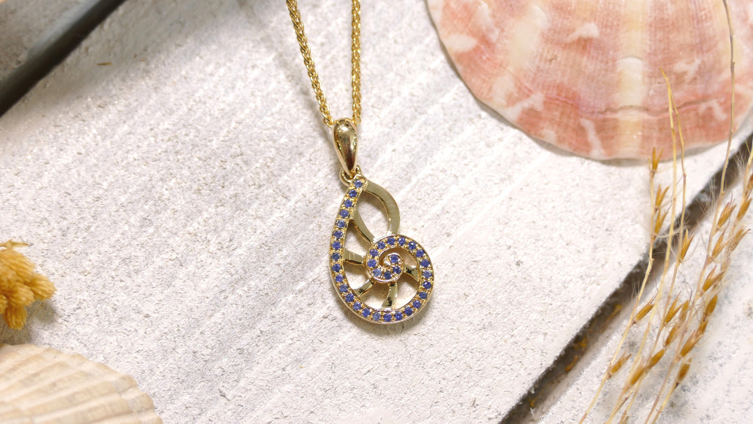 14k - Yellow Gold Nautilus Shell Sapphire Pendant