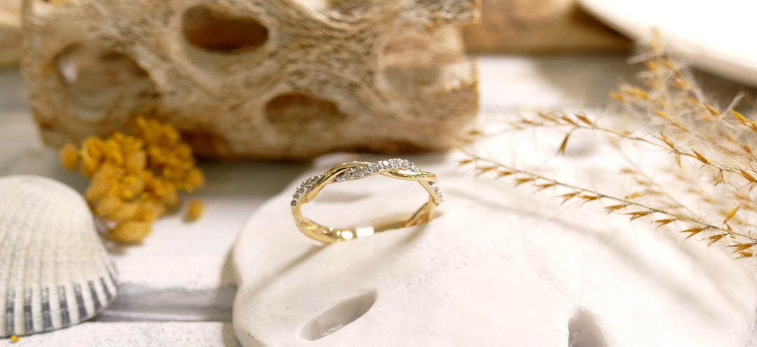 14k Yellow Gold 1/10ctw Twist Diamond Wave Ring