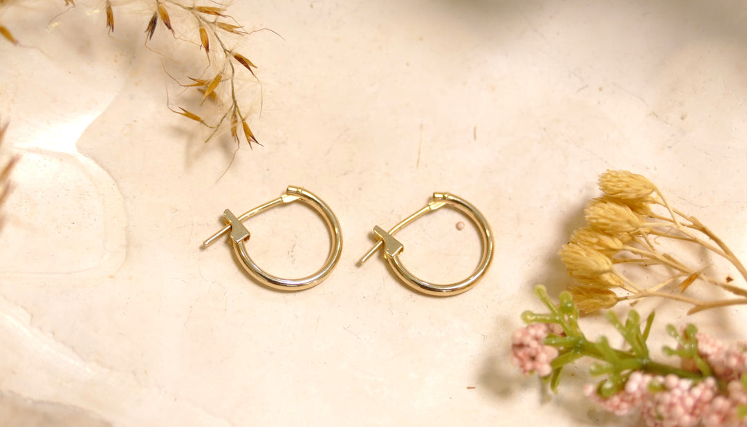 14k Yellow Gold 12mm Hinge/Polished Huggie Earrings