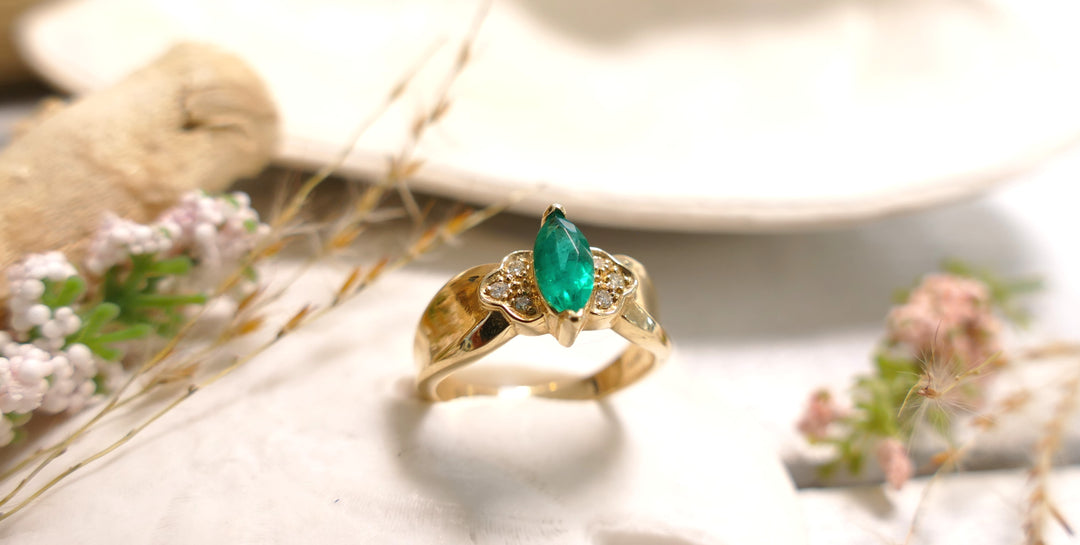 14k Yellow Gold Emerald 0.12ct/6 Accent Diamonds Marquise Estate Style Ring